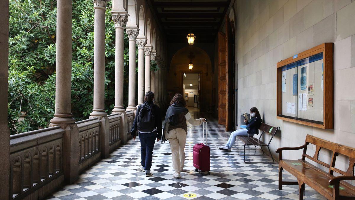 Claustro de la Universitat de Barcelona. Claustro de la Universitat de Barcelona.