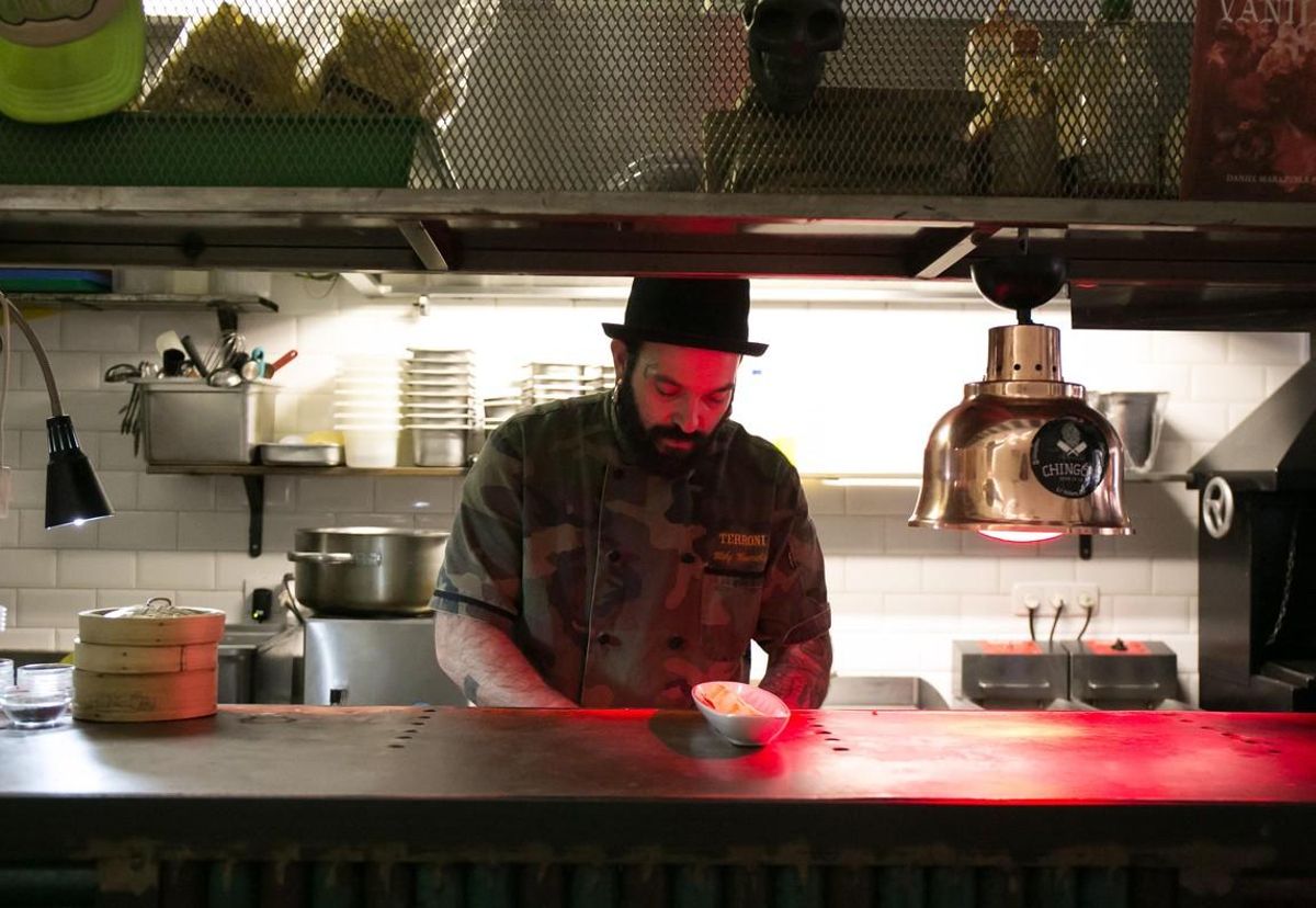 El chef Miky Manrubia da un toque californiano de lo más atrevido a sus platos en El Chingón. El chef Miky Manrubia da un toque californiano de lo más atrevido a sus platos en El Chingón.
