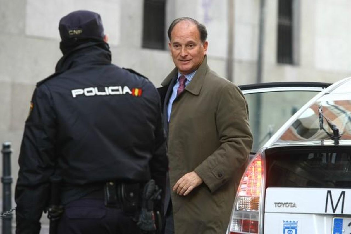 El ex de Ana Mato, Jesús Sepúlveda, llega a la Audiencia Nacional para declarar por el ’caso Gürtel’, en una imagen de archivo. El ex de Ana Mato, Jesús Sepúlveda, llega a la Audiencia Nacional para declarar por el ’caso Gürtel’, en una imagen de archivo.