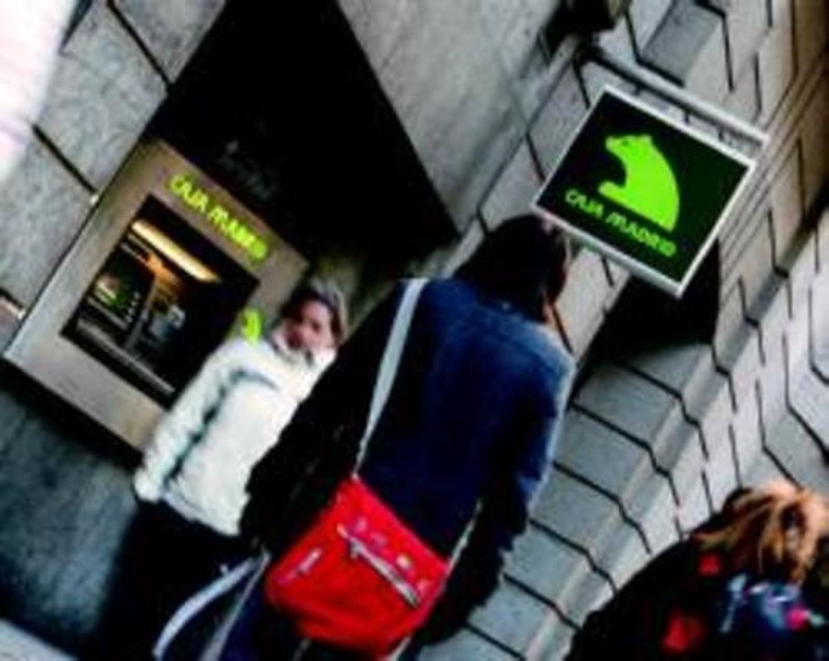 Una oficina de Caja Madrid en una céntrica avenida de la capital española. Una oficina de Caja Madrid en una céntrica avenida de la capital española.