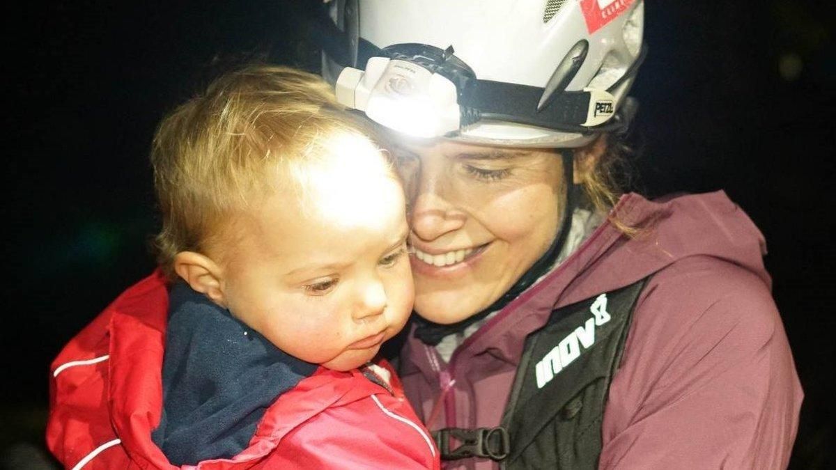 Jasmin Paris, la dona que va esmicolar el rècord de la ultramarató més dura mentre alletava el seu nadó Jasmin Paris, la dona que va esmicolar el rècord de la ultramarató més dura mentre alletava el seu nadó