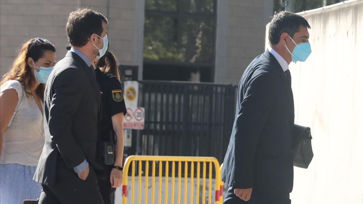 El mayor Josep Lluis Trapero, entrando en el edificio donde se celebra el juicio contra él. El mayor Josep Lluis Trapero, entrando en el edificio donde se celebra el juicio contra él.