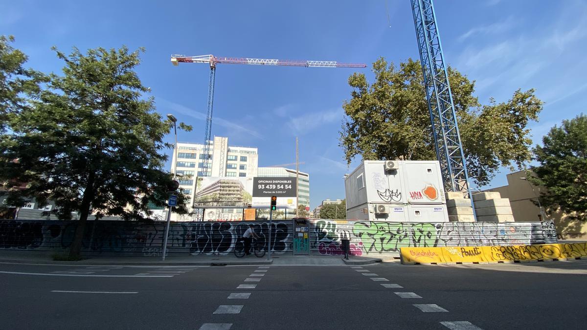 Obras para la construcción de pisos y oficinas en Barcelona. Obras para la construcción de pisos y oficinas en Barcelona.