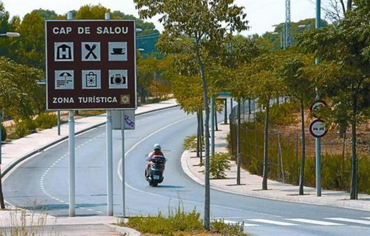 Imagen de la zona ya urbanizada donde se construirá Barcelona World, junto a Port Aventura, ayer. Imagen de la zona ya urbanizada donde se construirá Barcelona World, junto a Port Aventura, ayer.