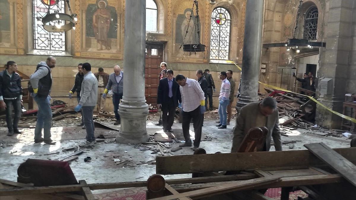Imagen de archivo, de diciembre del 2016, de la catedral de San Marcos en El Cairo, tras el atentado terrorista.