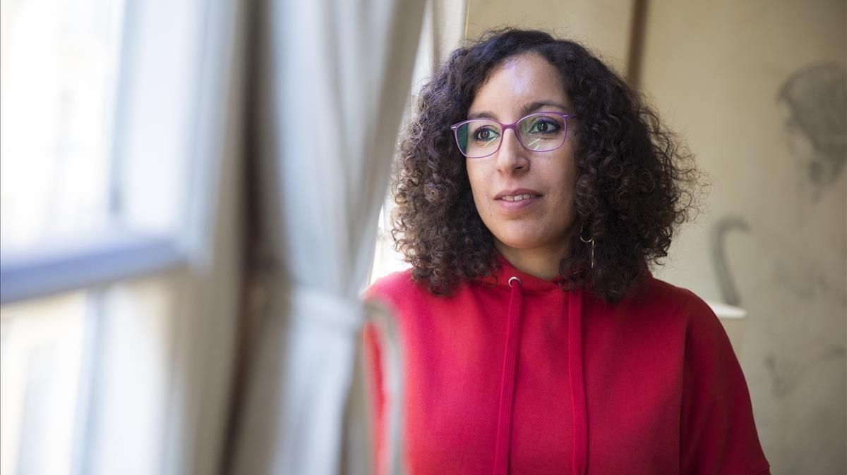 La escritora Najat El Hachmi, que presenta nueva novela, ’Mare de llet i mel’. La escritora Najat El Hachmi, que presenta nueva novela, ’Mare de llet i mel’.