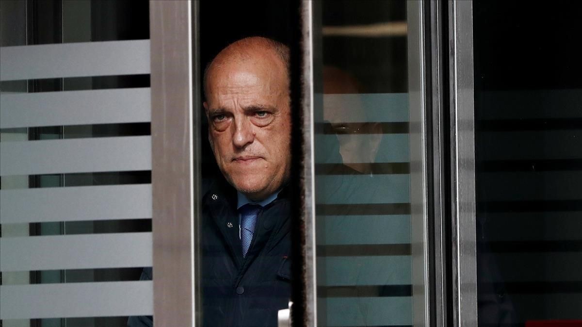 Tebas abandona el Palacio de Justicia de Navarra el pasado enero. Tebas abandona el Palacio de Justicia de Navarra el pasado enero.