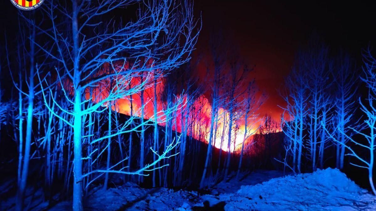 Declarado un incendio forestal en Calles (Valencia) Declarado un incendio forestal en Calles (Valencia)