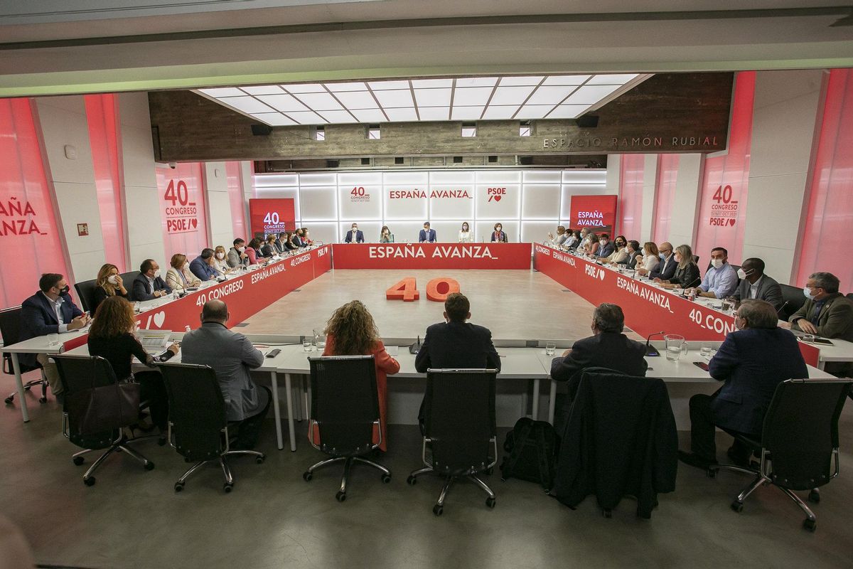 Sánchez ultima una executiva més curta i de més pes amb Lastra i Cerdán com a únics noms segurs Sánchez ultima una executiva més curta i de més pes amb Lastra i Cerdán com a únics noms segurs