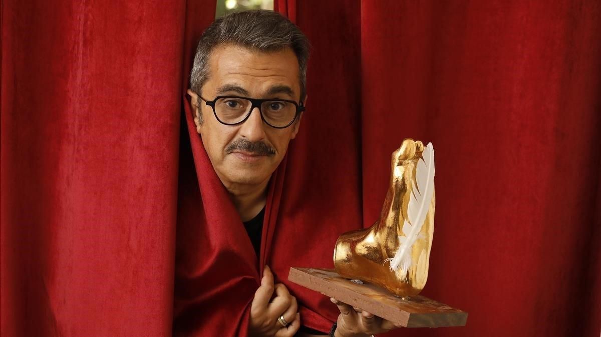 Andreu Buenafuente, director del festival Singlot, con el ’Singlot d’Honor’ que en el 2019 se entregó a Pepe Rubianes a título póstumo. Andreu Buenafuente, director del festival Singlot, con el ’Singlot d’Honor’ que en el 2019 se entregó a Pepe Rubianes a título póstumo.