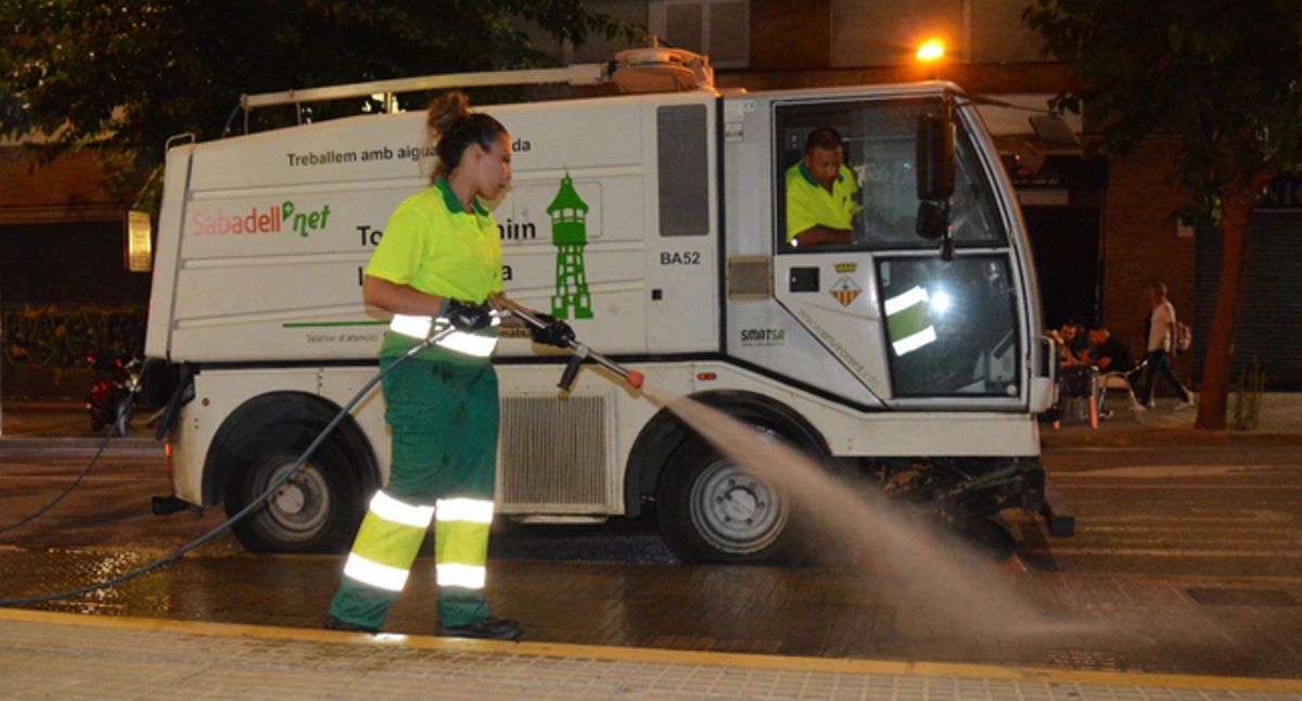 Dos operarios de limpieza de Sabadell