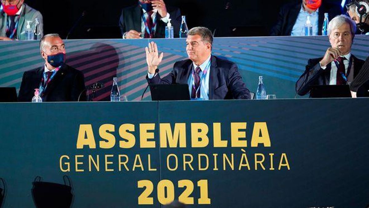 Laporta, en la asamblea de compromisarios. Laporta, en la asamblea de compromisarios.