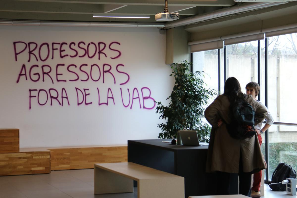 Estudiants acusen d’assetjament sexual el professor de Filologia de la UAB suspès per abús de poder