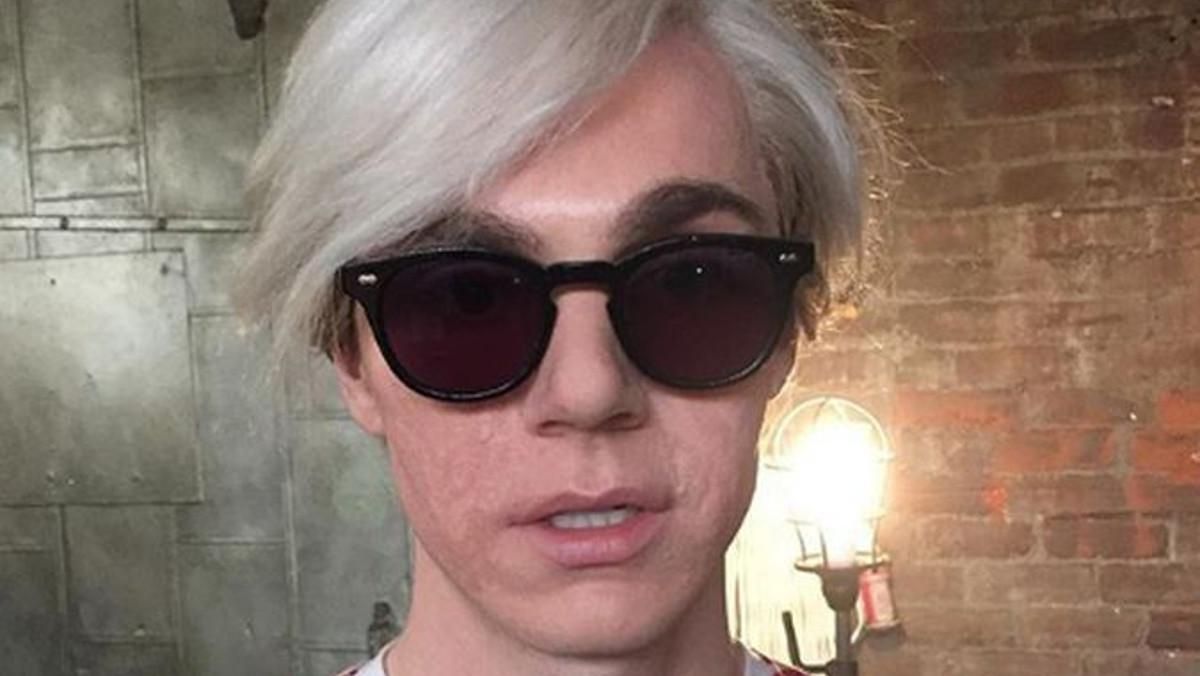 El actor Evan Peters, caracterizado como Andy Warhol en la serie ’American Horror Story: Cult’. El actor Evan Peters, caracterizado como Andy Warhol en la serie ’American Horror Story: Cult’.