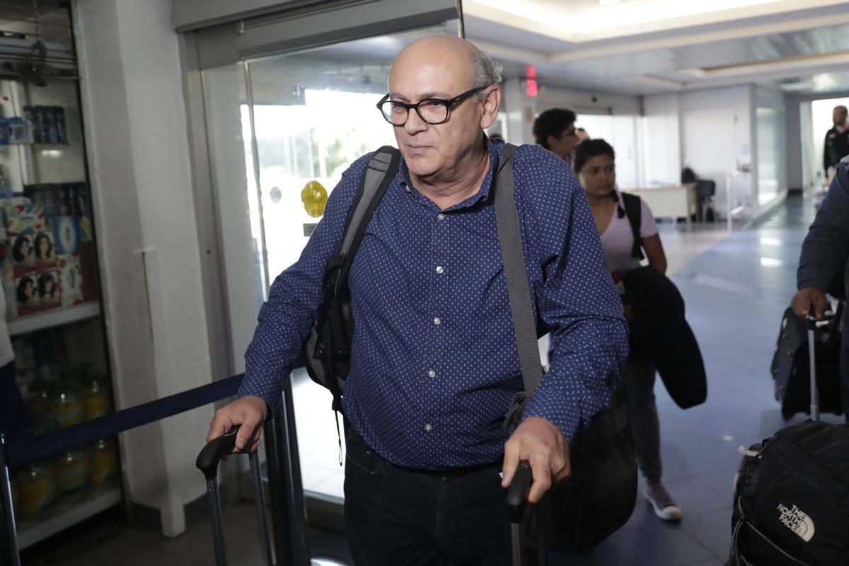 El periodista Carlos Fernández Chamorro abandona Nicaragua después de la represión a la que se ha visto sometido por las críticas al Gobierno.