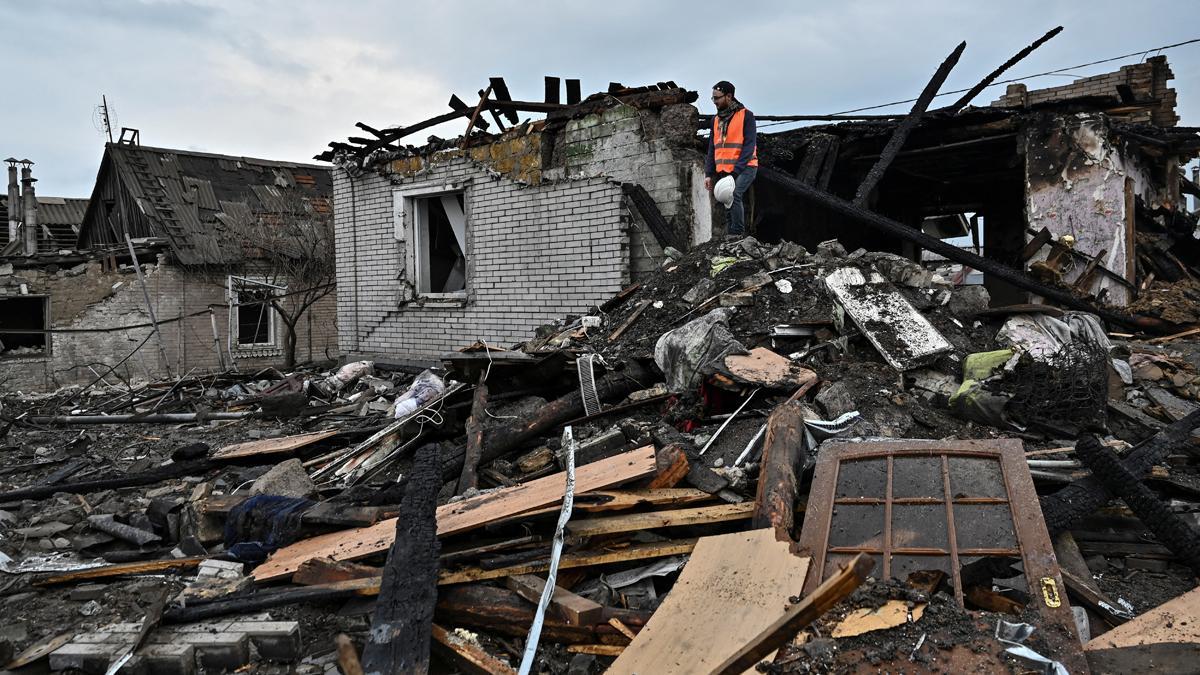 Edificios destruidos tras un ataque con misiles en Zaporiyia.