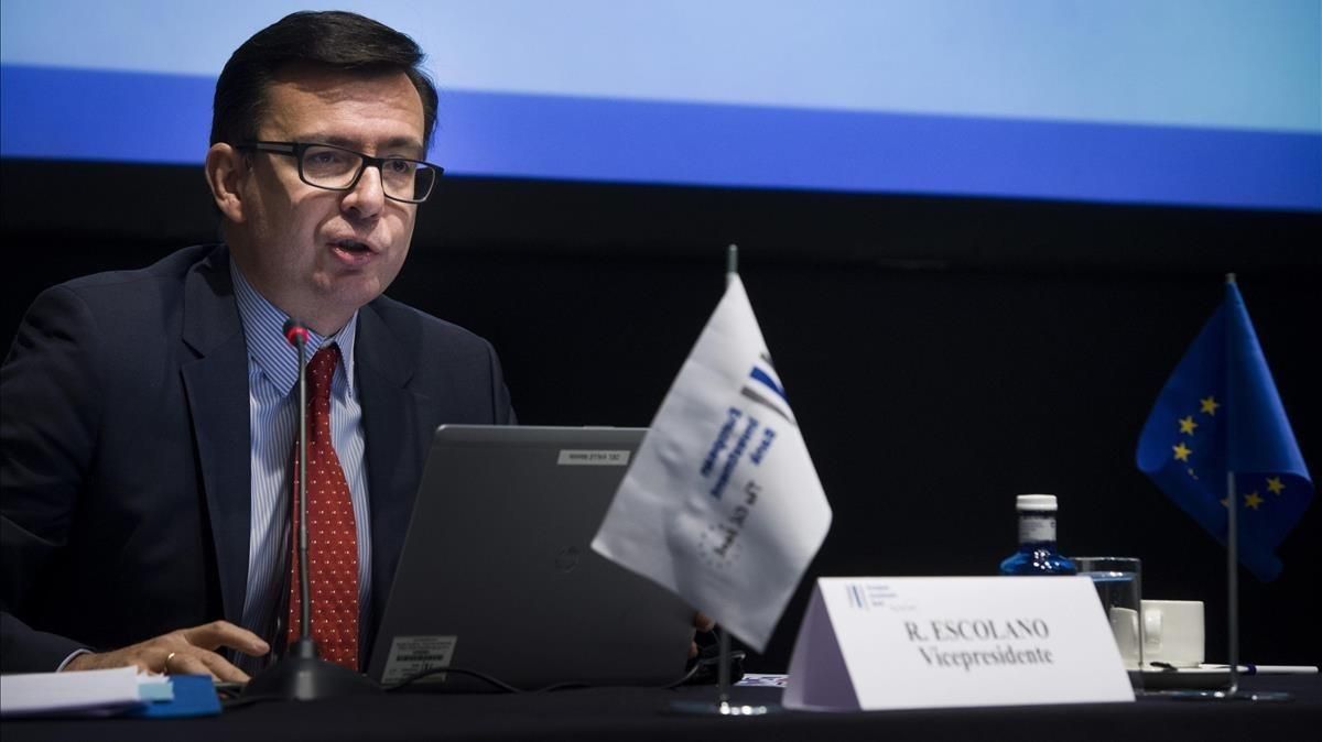 El nuevo ministro de Economía, Román Escolano, en una imagen del 2014, como vicepresidente del Banco Europeo de Inversiones. El nuevo ministro de Economía, Román Escolano, en una imagen del 2014, como vicepresidente del Banco Europeo de Inversiones.