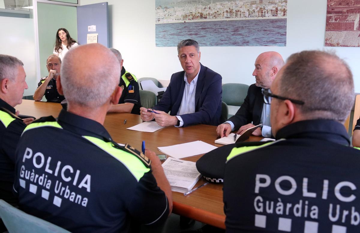 El alcalde de Badalona, Xavier Garcia Albiol, reunido con los responsables de la Guàrdia Urbana del municipio