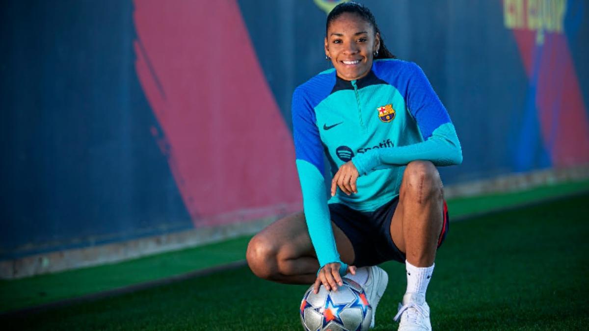 Salma Paralluelo, en la ciudad deportiva Joan Gamper Salma Paralluelo, en la ciudad deportiva Joan Gamper