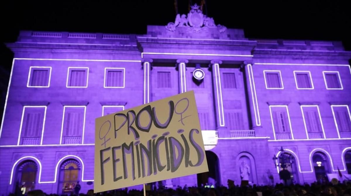 El Ayuntamiento de Barcelona se suma a la 'huelga' mundial de mujeres El Ayuntamiento de Barcelona se suma a la 'huelga' mundial de mujeres