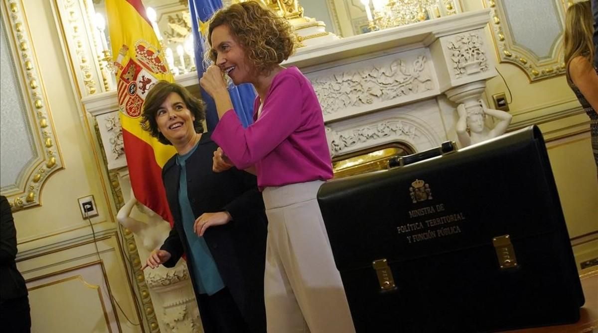 La exvicepresidenta Soraya Sáenz de Santamaría en el traspaso de carteras a la nueva ministra, Meritxell Batet La exvicepresidenta Soraya Sáenz de Santamaría en el traspaso de carteras a la nueva ministra, Meritxell Batet