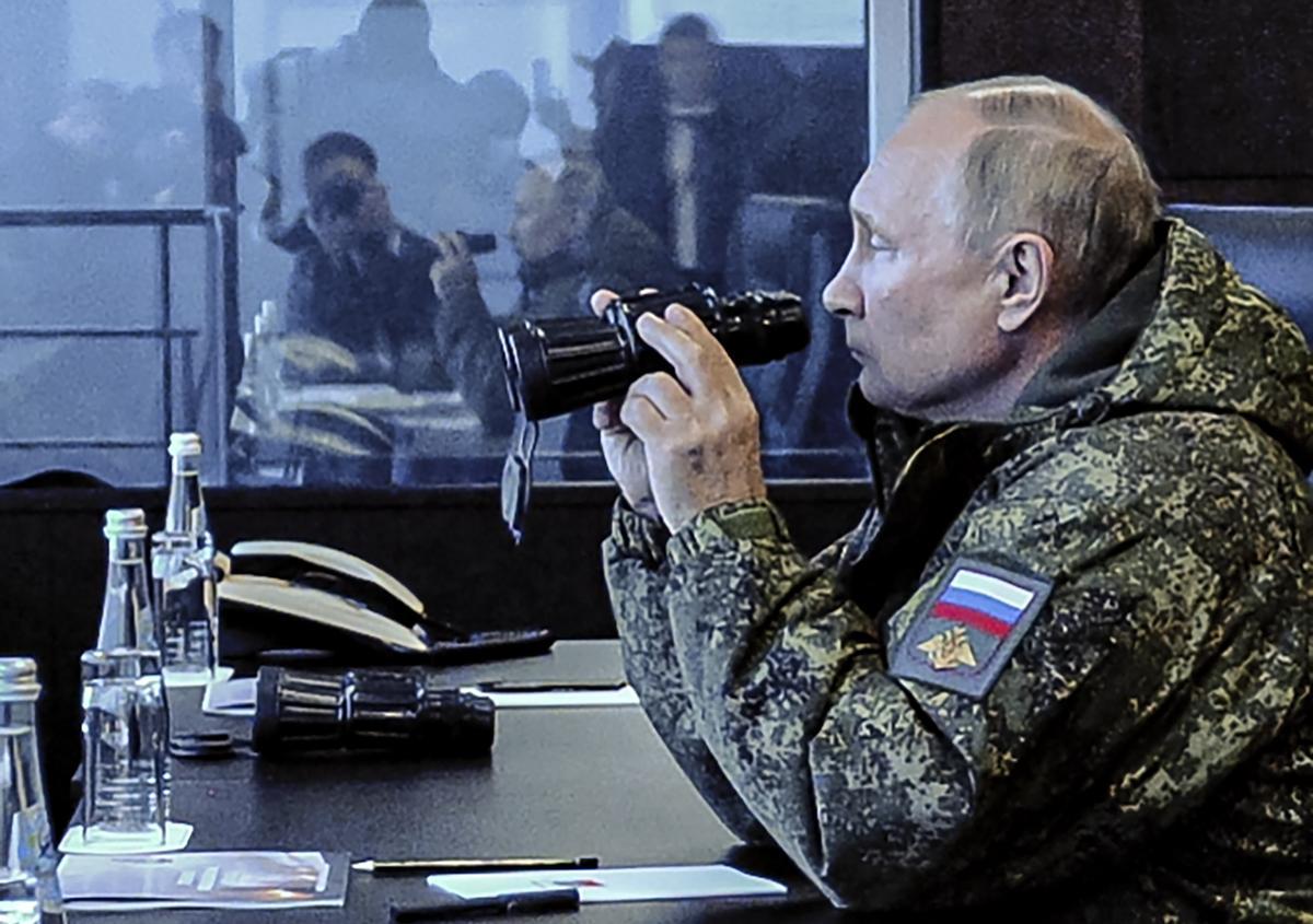 El presidente ruso, Vladímir Putin, inspecciona los ejercicios militares Vostok-2022.