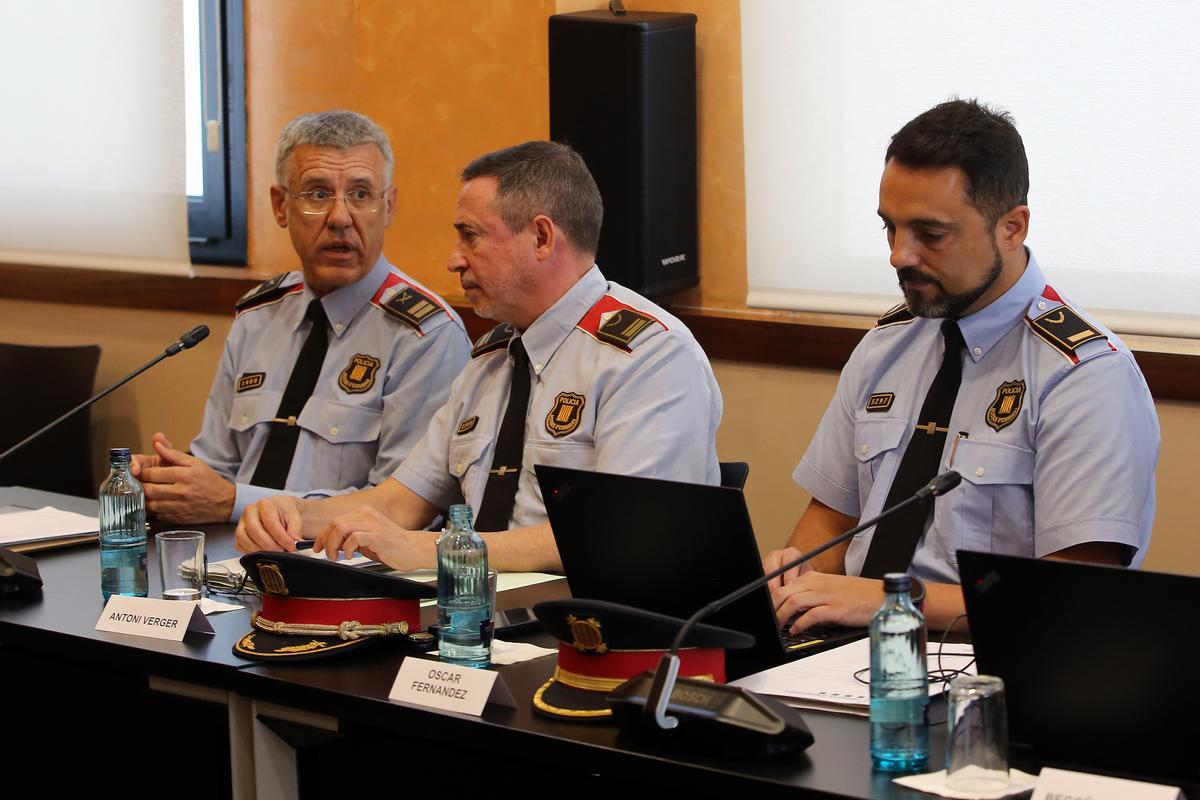 Interior destinarà 25 nous agents a les comissaries dels Mossos d’Esquadra de l’Hospitalet i Esplugues