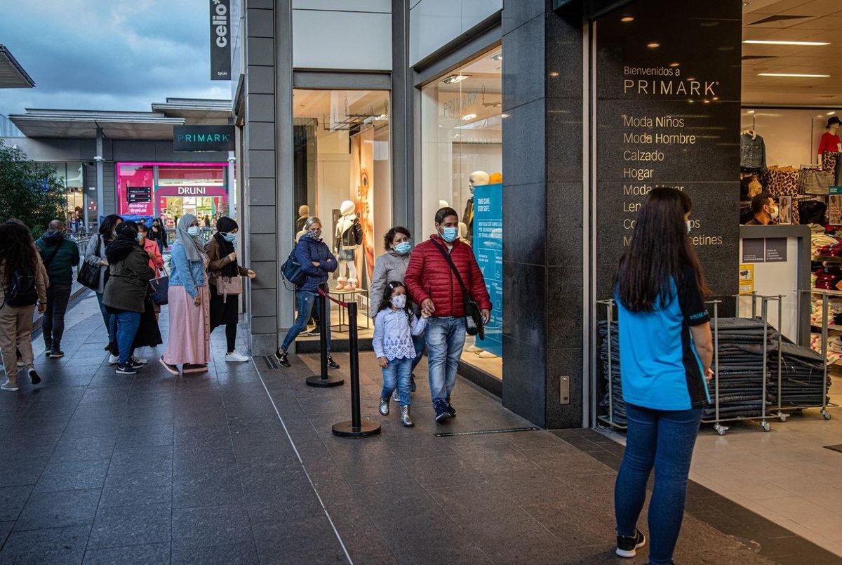 Imagen de archivo. Colas en un centro comercial por las restricciones derivadas de la pandemia. Imagen de archivo. Colas en un centro comercial por las restricciones derivadas de la pandemia.