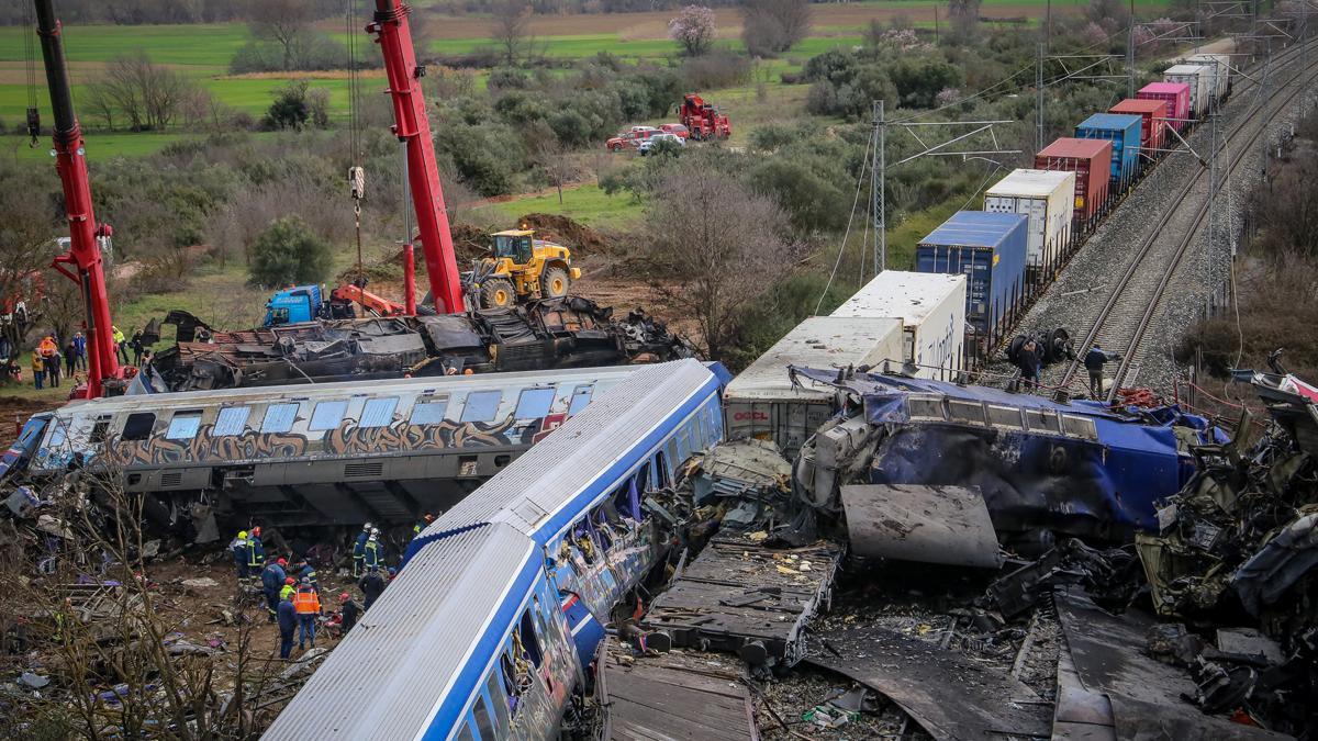 Al menos 36 muertos en Grecia al chocar un tren de pasajeros y un mercancías