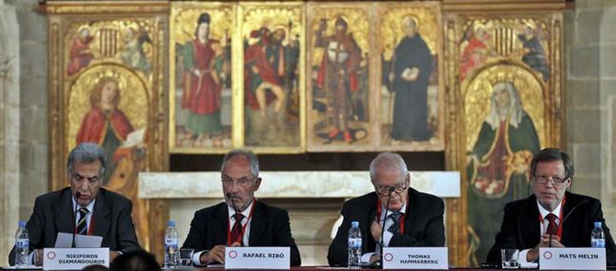 Nikiforos Diamandourous, defensor del pueblo de la Unión Europea; Rafael Ribó, Sindic de Greuges de Catalunya y presidente europeo del IOI, y Thomas Hammarberg, comisario europeo por los Derechos Humanos. Nikiforos Diamandourous, defensor del pueblo de la Unión Europea; Rafael Ribó, Sindic de Greuges de Catalunya y presidente europeo del IOI, y Thomas Hammarberg, comisario europeo por los Derechos Humanos.