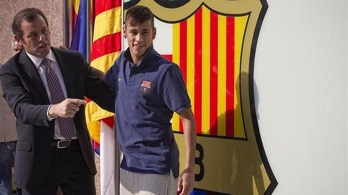 Rosell y Neymar, el día de la presentación del delantero brasileño. Rosell y Neymar, el día de la presentación del delantero brasileño.