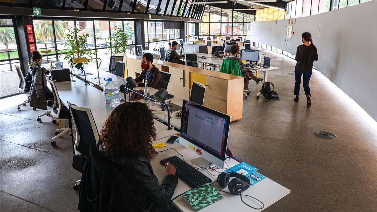 El aula de Proyectos Residentes del Canòdrom, nuevo núcleo digital de Barcelona. El aula de Proyectos Residentes del Canòdrom, nuevo núcleo digital de Barcelona.
