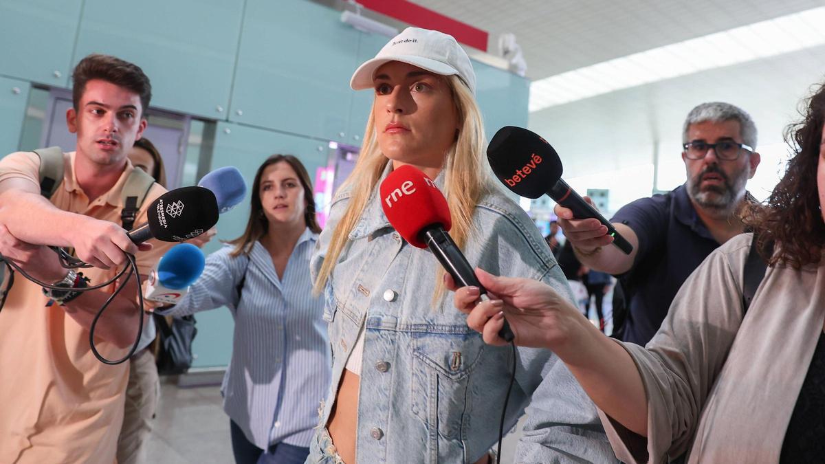Alexia Putellas, en el aeropuerto de Barcelona. Alexia Putellas, en el aeropuerto de Barcelona.