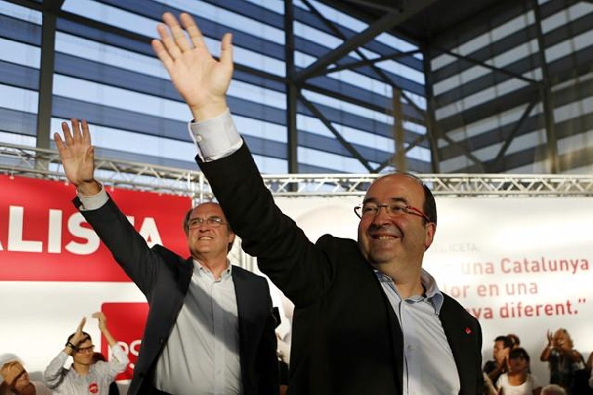 El portaveu del Grup Socialista a l’Assemblea de Madrid, Ángel Gabilondo, durant la seva intervenció aquest dilluns en el míting del PSC a Terrassa, amb el candidat socialista a la presidència de la Generalitat, Miquel Iceta. El portaveu del Grup Socialista a l’Assemblea de Madrid, Ángel Gabilondo, durant la seva intervenció aquest dilluns en el míting del PSC a Terrassa, amb el candidat socialista a la presidència de la Generalitat, Miquel Iceta.