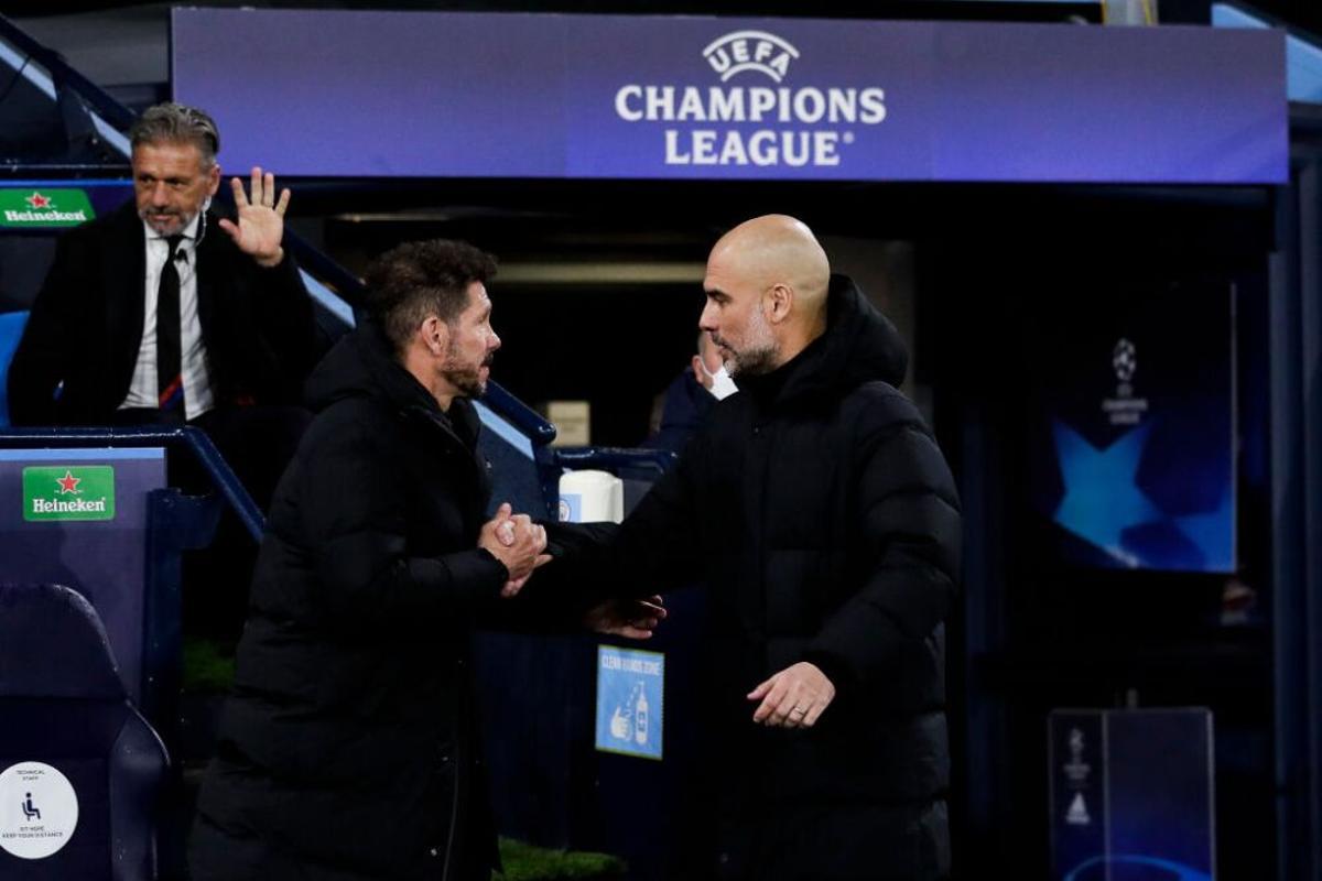 Simeone y Guardiola se saludan antes del partido de ida en Manchester. 
