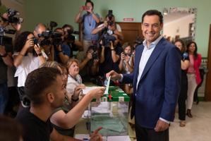 Juanma Moreno vota en Málaga para las Elecciones al Parlamento de Andalucía 2022