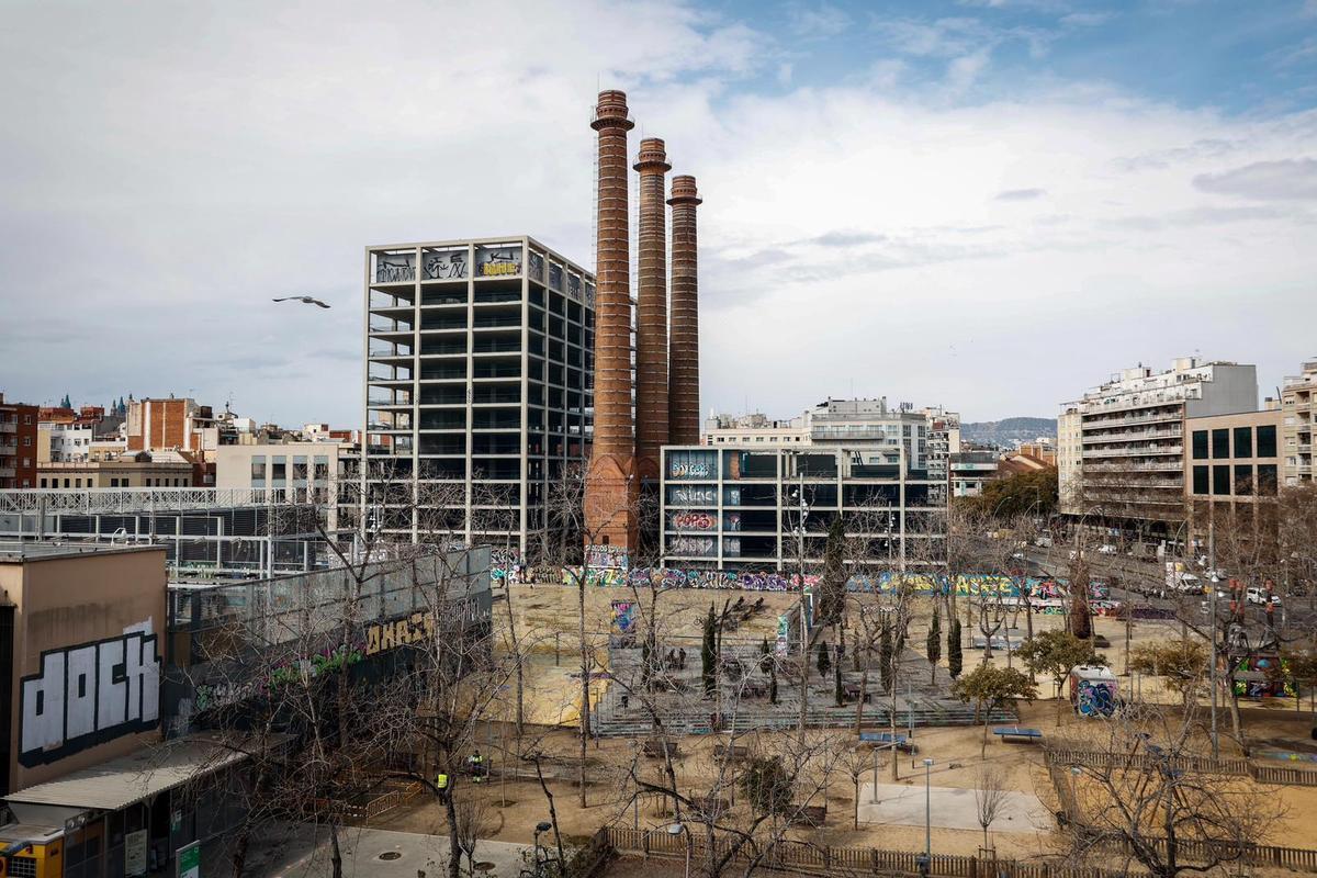 El Paral·lel de Barcelona desencalla gairebé alhora tres «forats negres» limítrofs