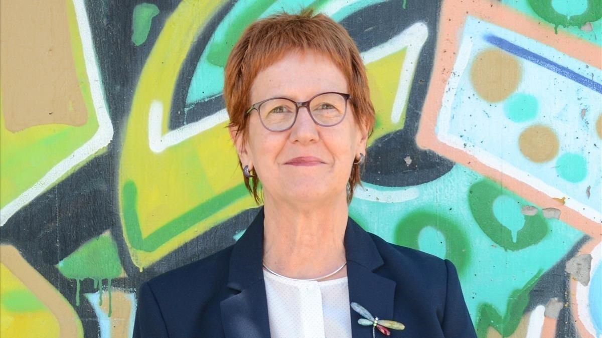 Paloma Román: «Els polítics no mostren ni responsabilitat ni ètica» Paloma Román: «Els polítics no mostren ni responsabilitat ni ètica»