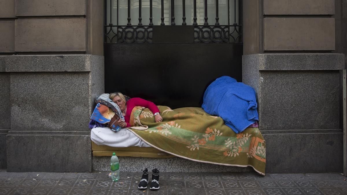 Una sintecho duerme en la Barcelona en 2019, Una sintecho duerme en la Barcelona en 2019,