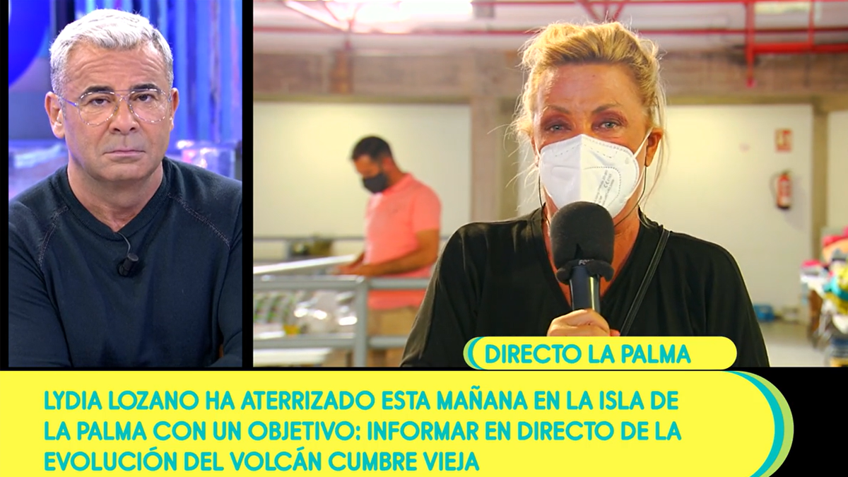 Lydia Lozano rompe a llorar en un directo de 'Sálvame' desde La Palma: "No tengo palabras" Lydia Lozano rompe a llorar en un directo de 'Sálvame' desde La Palma: "No tengo palabras"