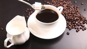 Otro estudio nos dice que el café alarga la vida... incluso con azúcar