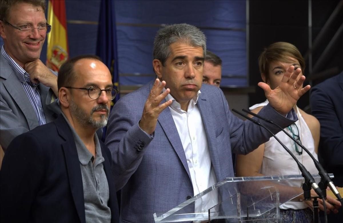 Francesc Homs y otros diputados de CDC, durante la rueda de prensa que ofrecieron en el Congreso el pasado 18 de julio. Francesc Homs y otros diputados de CDC, durante la rueda de prensa que ofrecieron en el Congreso el pasado 18 de julio.