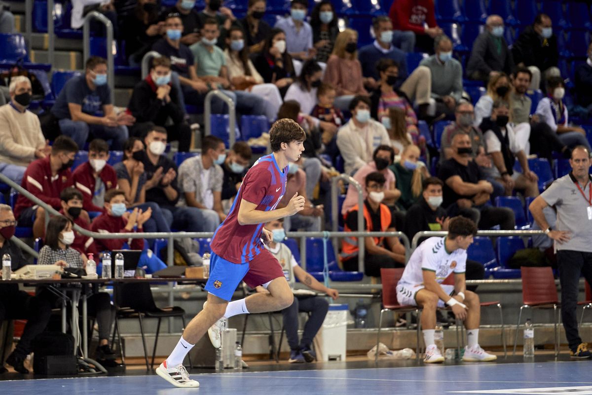Pablo Urdangarin salta a la pista del Palau en su debut. Pablo Urdangarin salta a la pista del Palau en su debut.