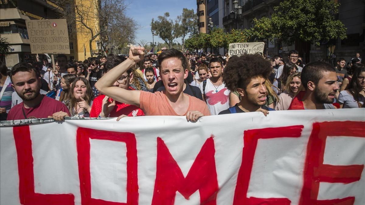 Manifestación contra la LOMCE en marzo del 2017, en València. Manifestación contra la LOMCE en marzo del 2017, en València.
