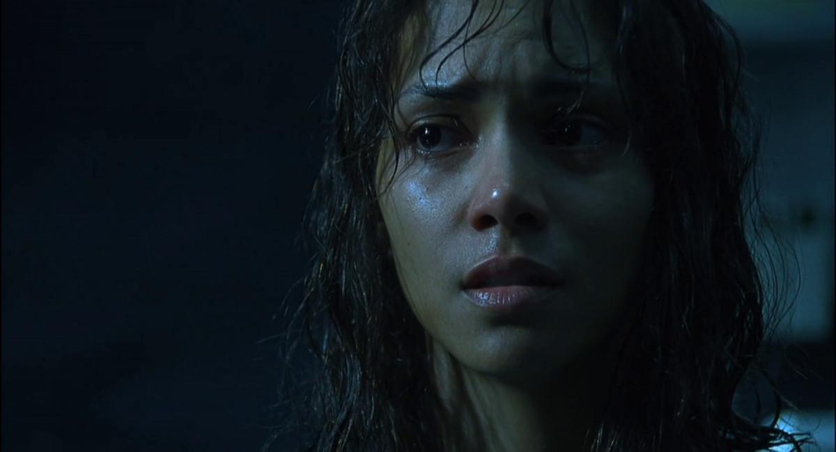 Lasexta Emite Gothika Con Halle Berry Robert Downey Jr Y Pen Lope Cruz