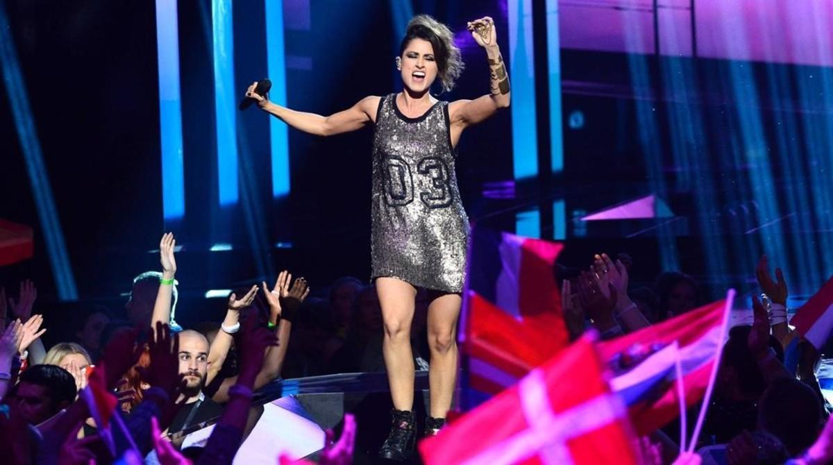 Barei, la representante de TVE en el Festival de Eurovisión, en un momento de su movida actuación.   
