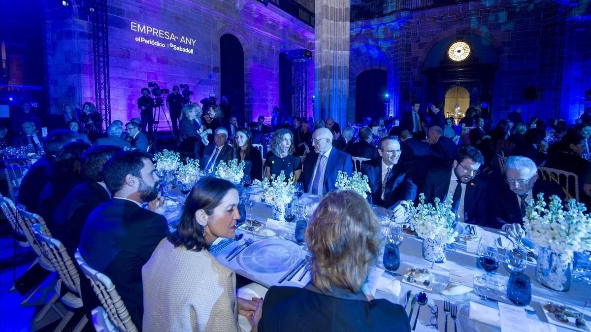 Mesa de autoridades en la cena de la Gala. Mesa de autoridades en la cena de la Gala.