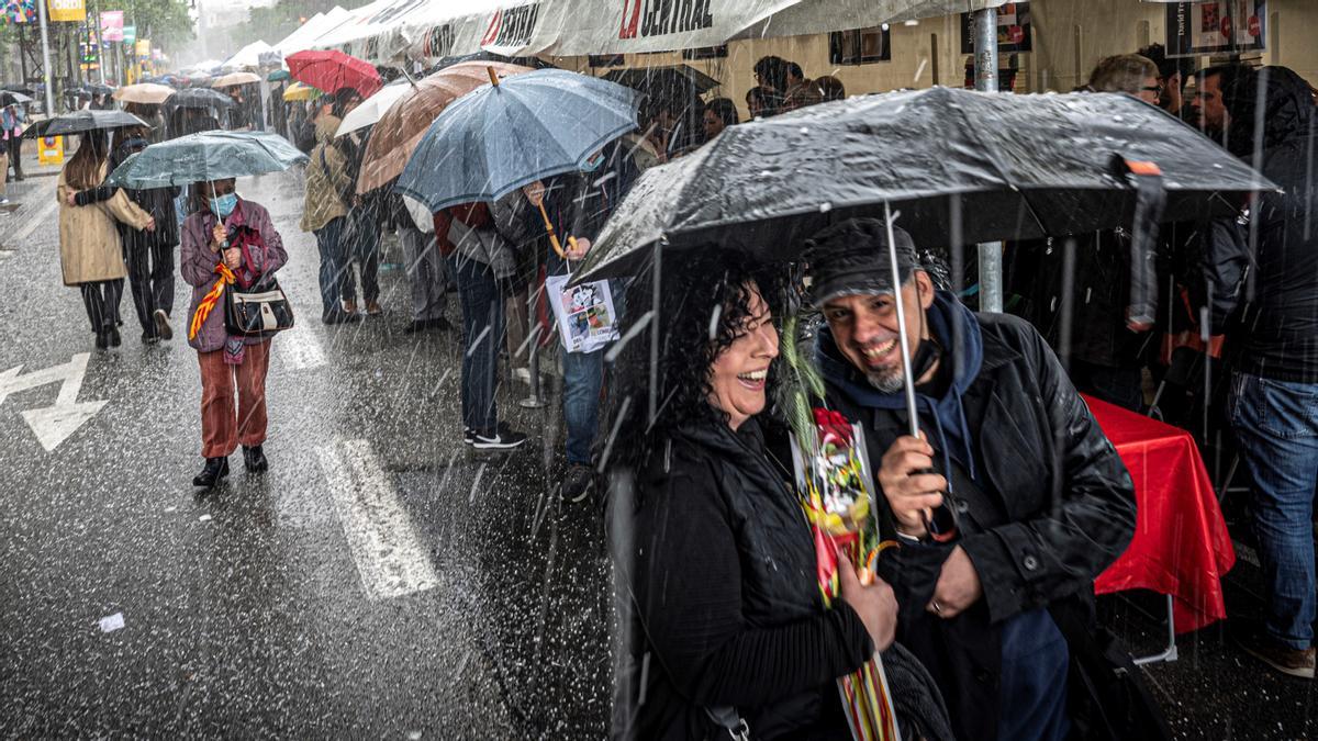 Sant Jordi 2022 sobreviu a un carrusel de tempestes