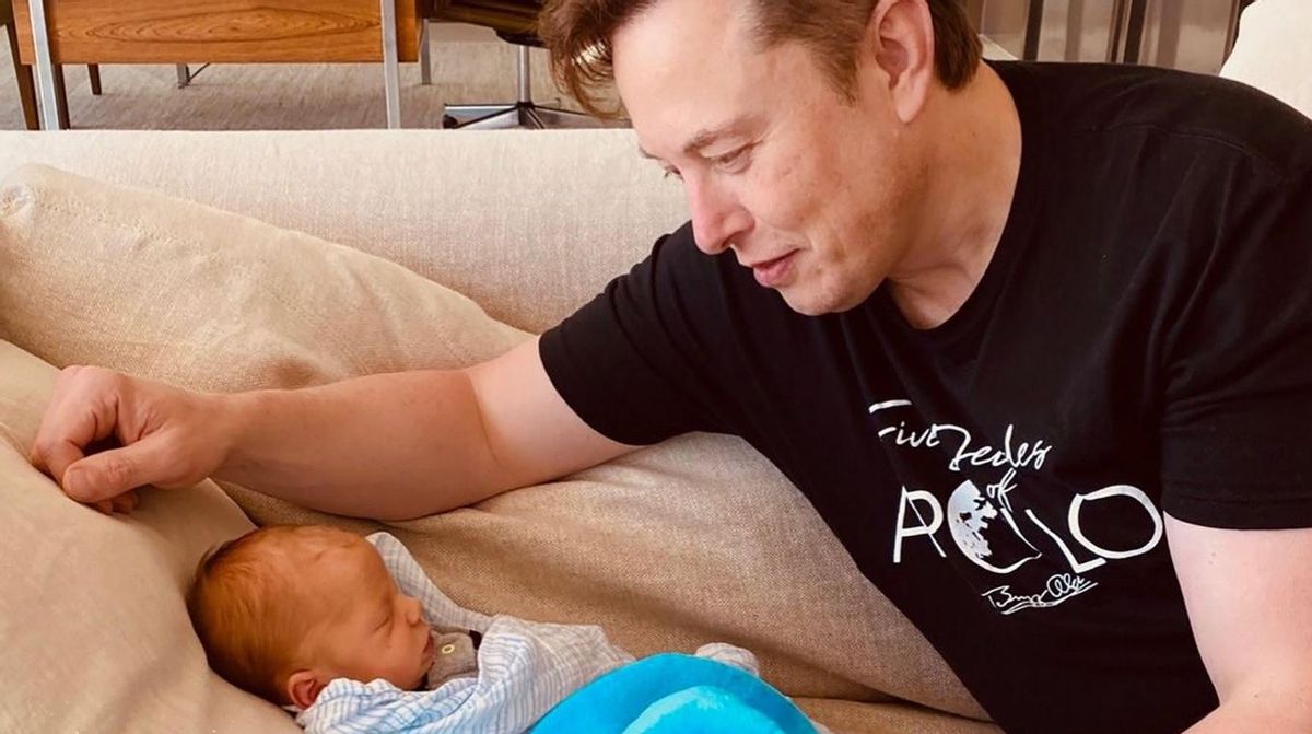 Elon Musk junto X Æ A-12, es su primer hijo con la cantante Grimes. Elon Musk junto X Æ A-12, es su primer hijo con la cantante Grimes.