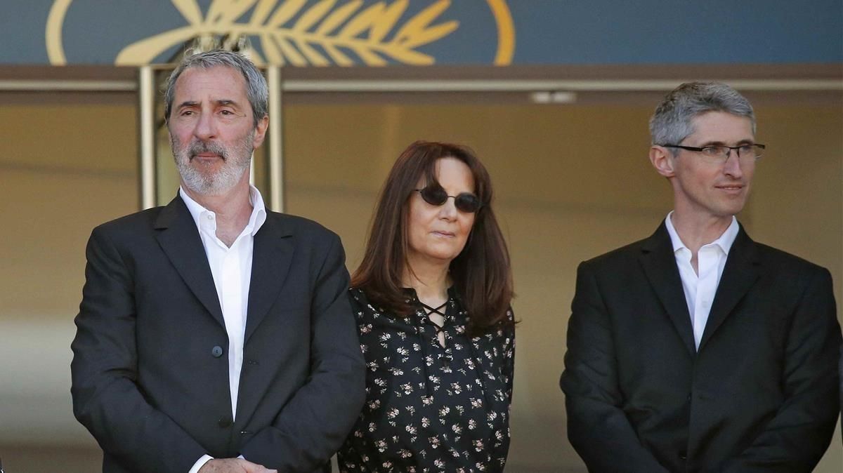 De izquierda a derecha, los productores de ’Le livre d’image’, Fabrice Aragno, Mitra Farahani y Jean-Paul Battaggia, este jueves en el festival de Cannes. De izquierda a derecha, los productores de ’Le livre d’image’, Fabrice Aragno, Mitra Farahani y Jean-Paul Battaggia, este jueves en el festival de Cannes.